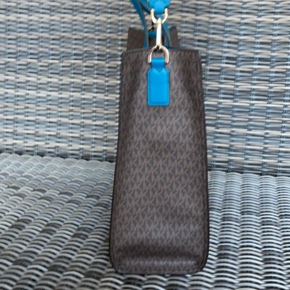 Michael Kors Kenly Large Tote - Picture 5 of 16